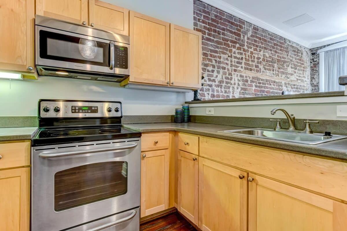 E Bay St Loft By City Market And River Street Savannah Kültér fotó
