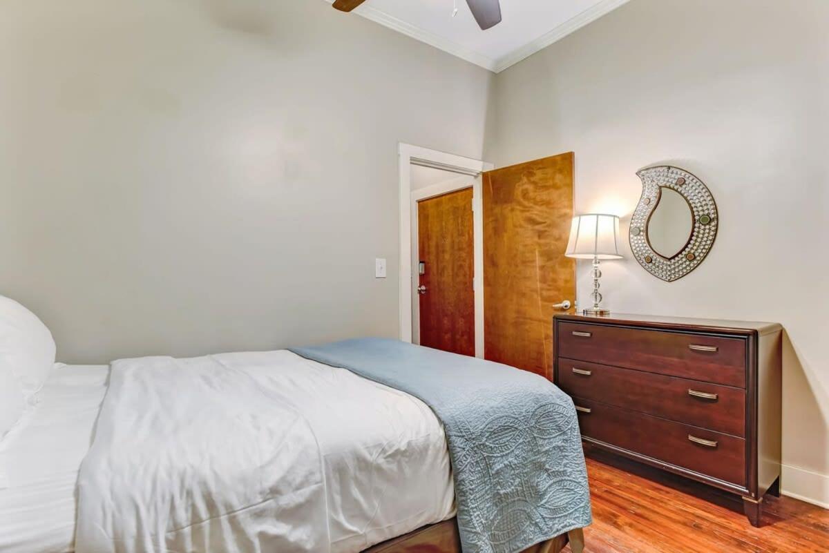 E Bay St Loft By City Market And River Street Savannah Kültér fotó