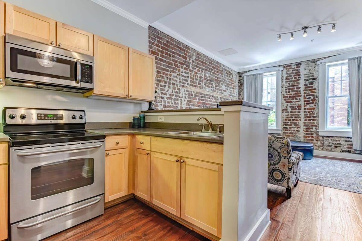 E Bay St Loft By City Market And River Street Savannah Kültér fotó
