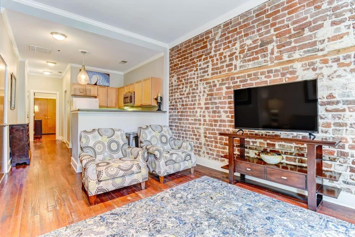 E Bay St Loft By City Market And River Street Savannah Kültér fotó